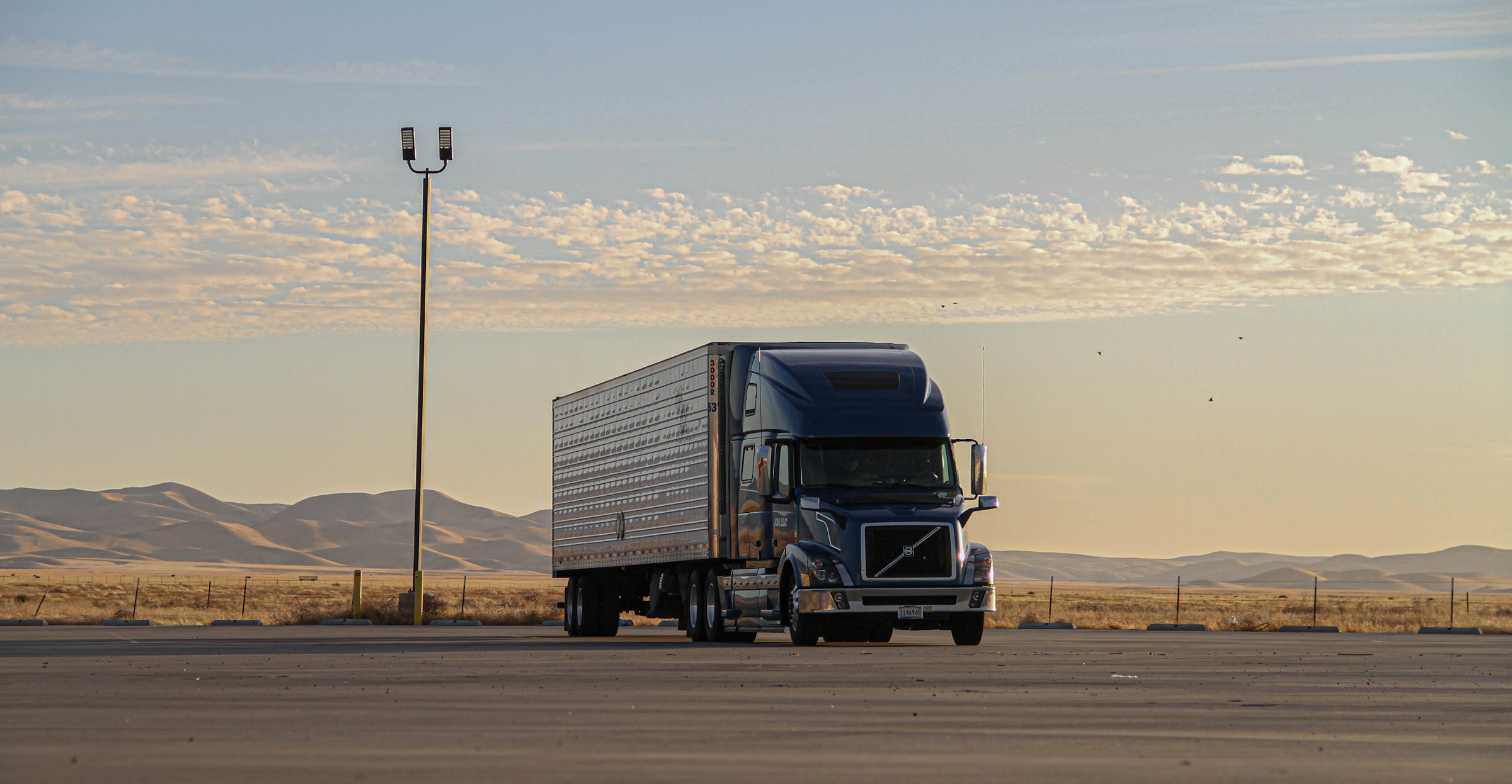 Diagram illustrating various commercial truck insurance coverage types